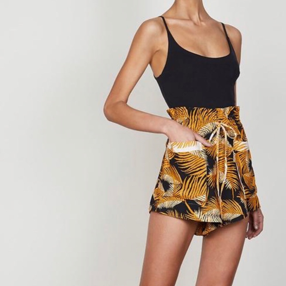 [NWT] Shona Joy Phoenix Paperbag Shorts - Size 2